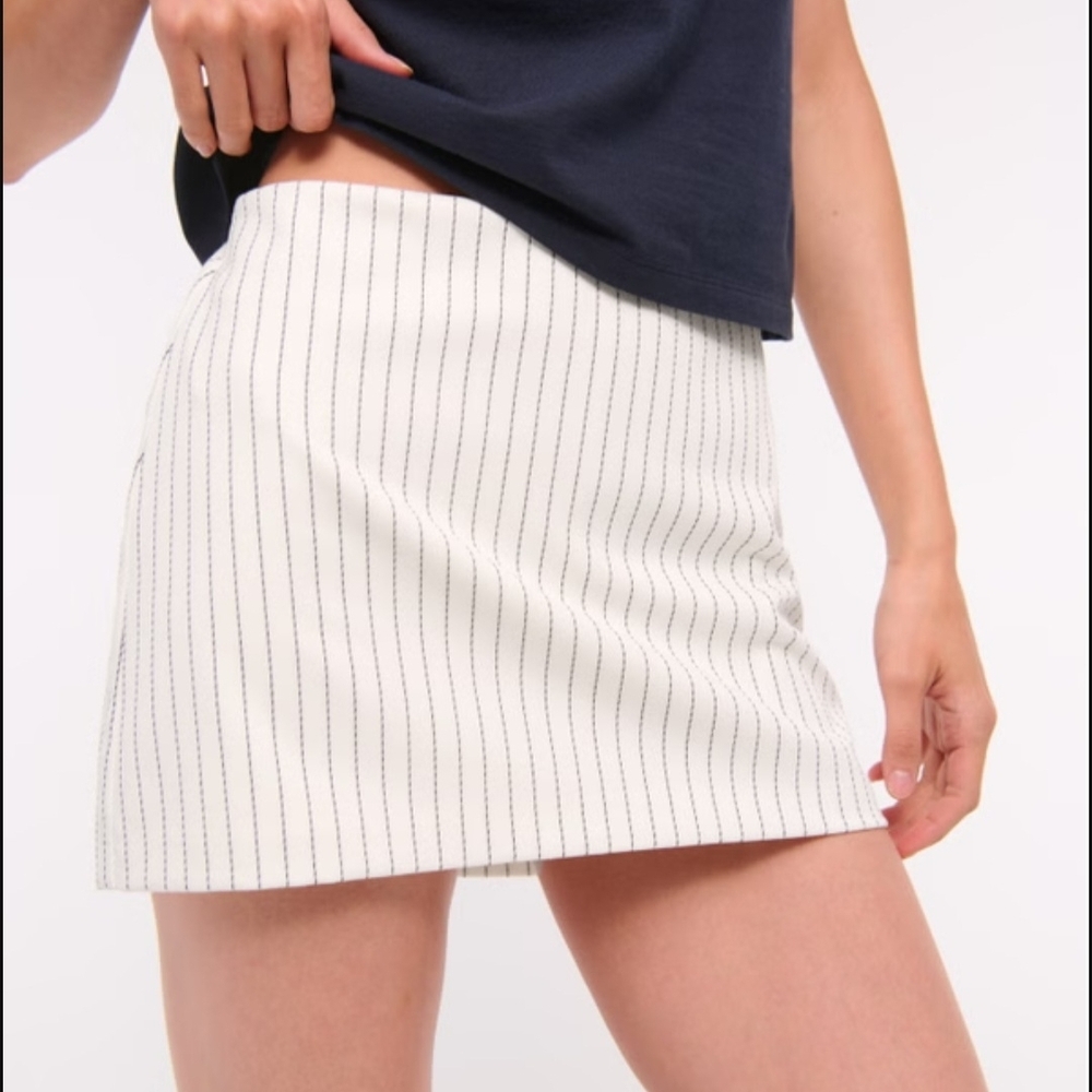 Abercrombie & Fitch White Striped Mini Skirt